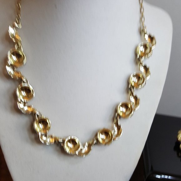 Vtg. Raspberry Rhinestone Set - Picture 4 of 16